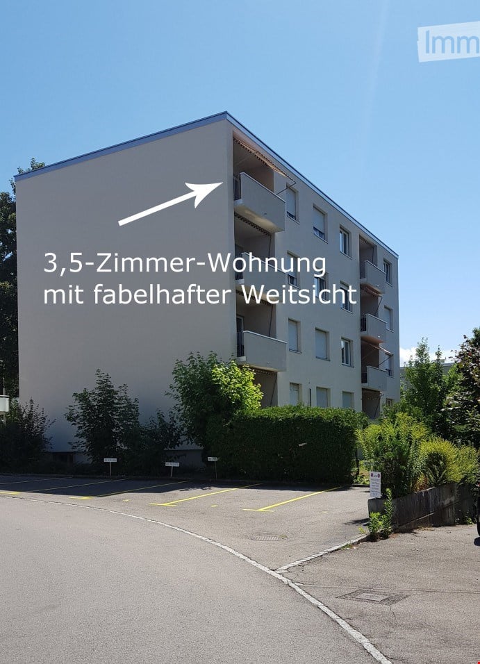 3,5 Zimmer Wohnung, balconies, white painted exterior, trees, parking lot