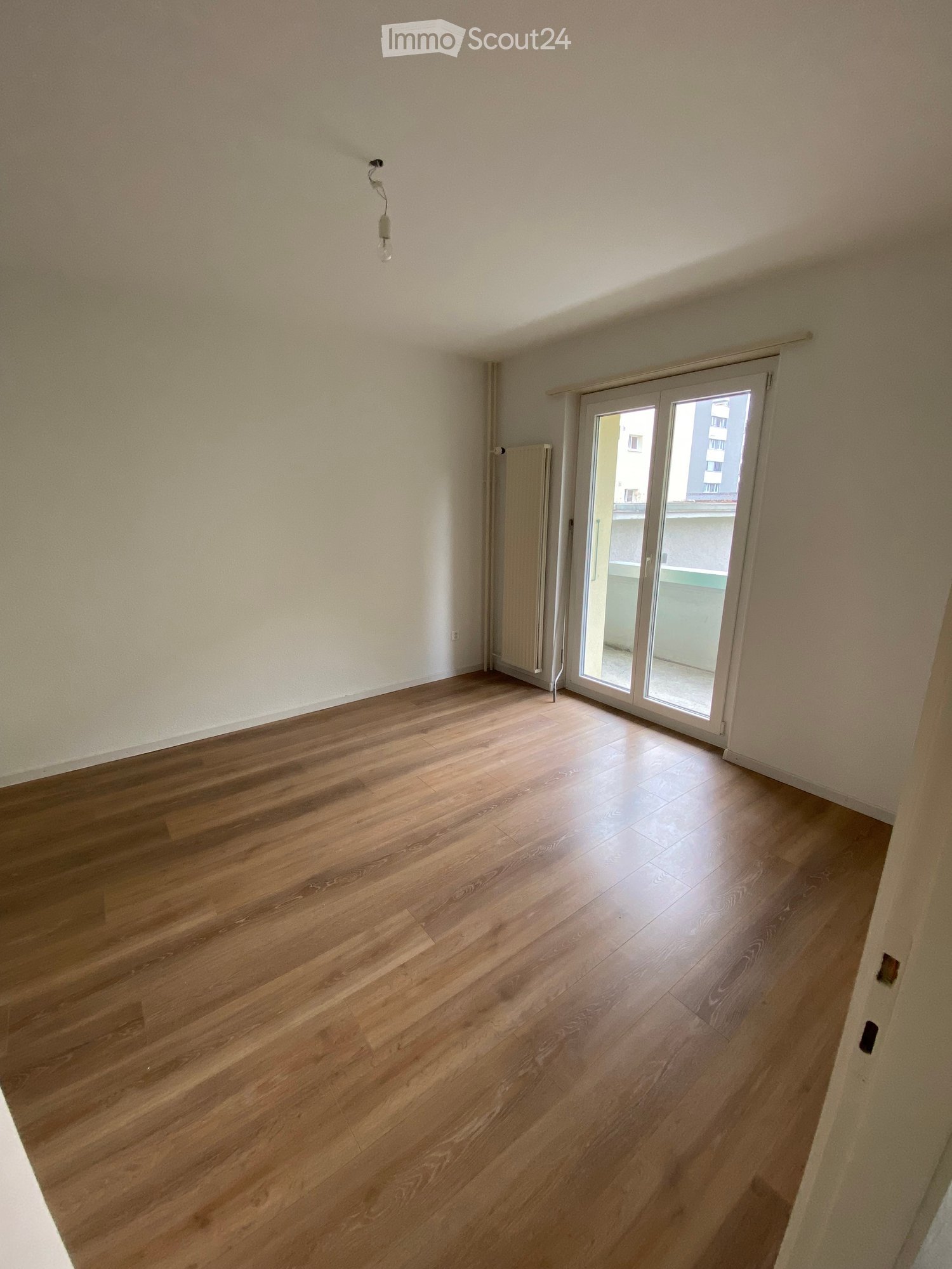 empty room, wooden floor, sliding glass door, balcony, white walls, white ceiling