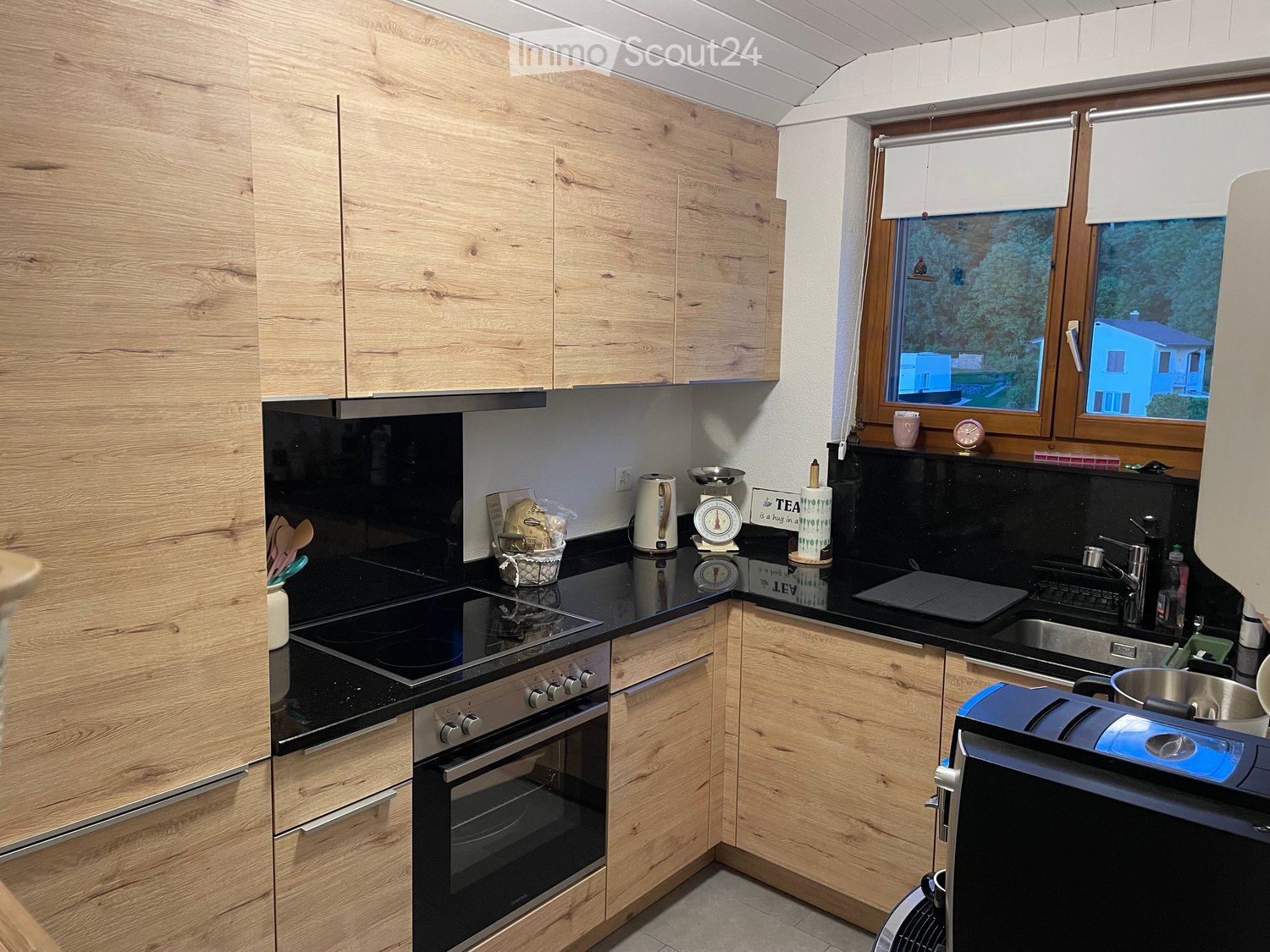 {"type": "Kitchen", "objects": ["oven", "faucet", "sink", "coffee maker", "scale", "cup", "oven mitts", "oven gloves", "oven rack", "oven handle", "oven door", "oven knob", "oven control panel", "oven light", "oven vent", "oven timer", "oven safety pin",