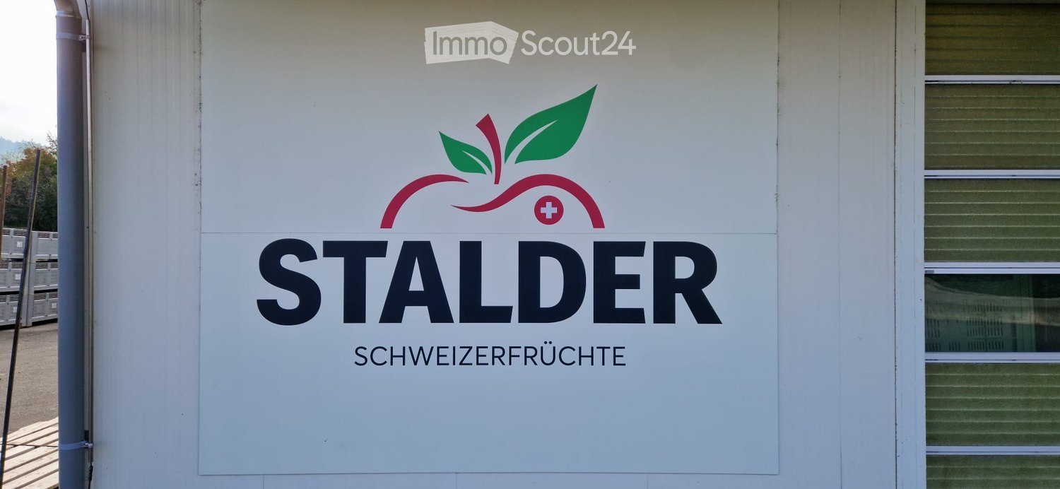 Building exterior with a sign reading "STALDER SCHWEIZERFRÜCHTE" and a stylized apple logo.