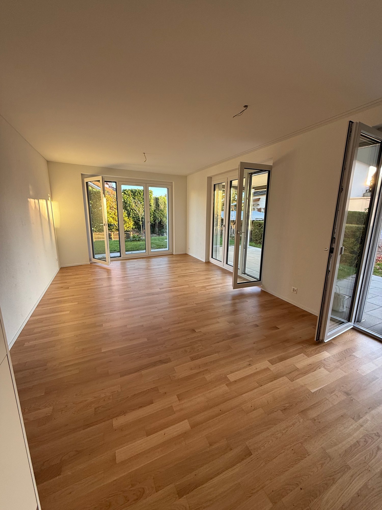 empty room, hardwood floor, sliding glass doors, patio, glass wall