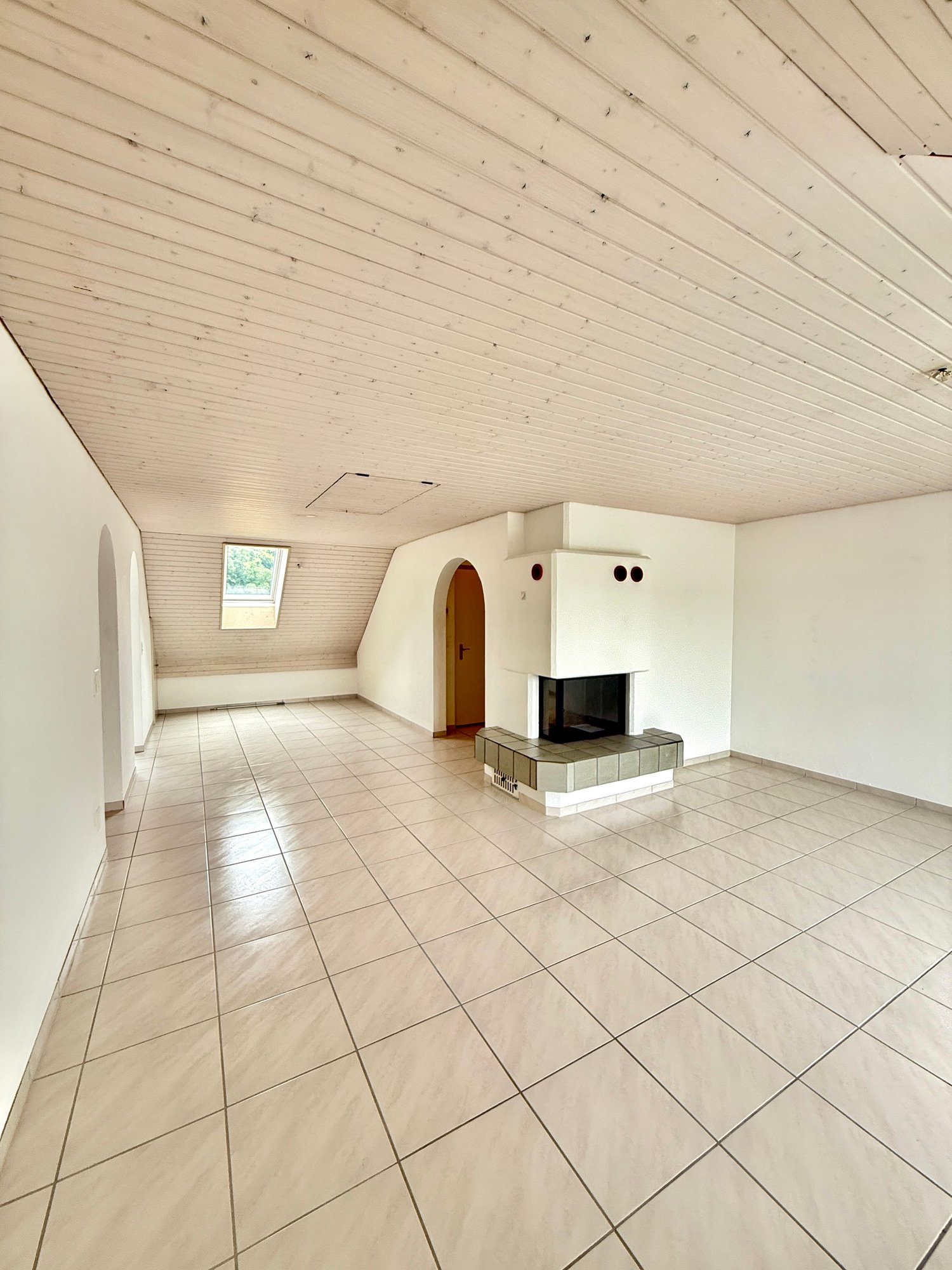 empty room, white walls, wooden ceiling, fireplace