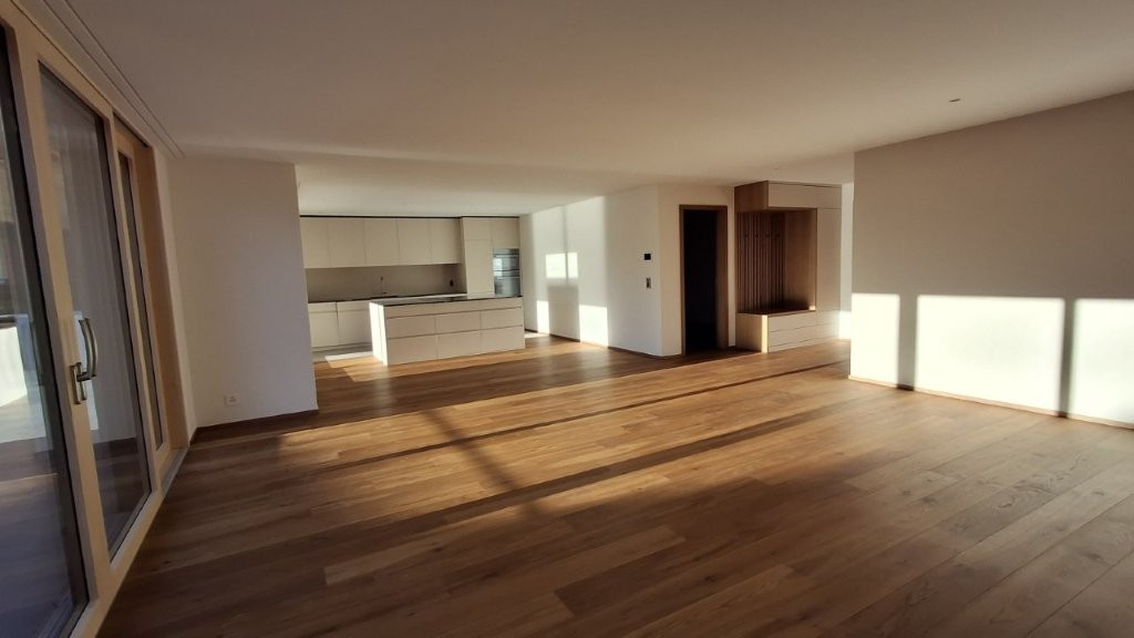 empty room, hardwood floor, large sliding glass door, kitchen