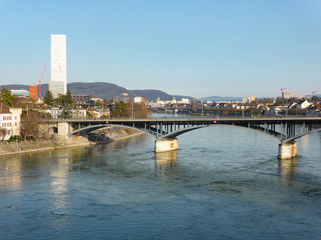 Wide angle view of the city, with a bridge and river