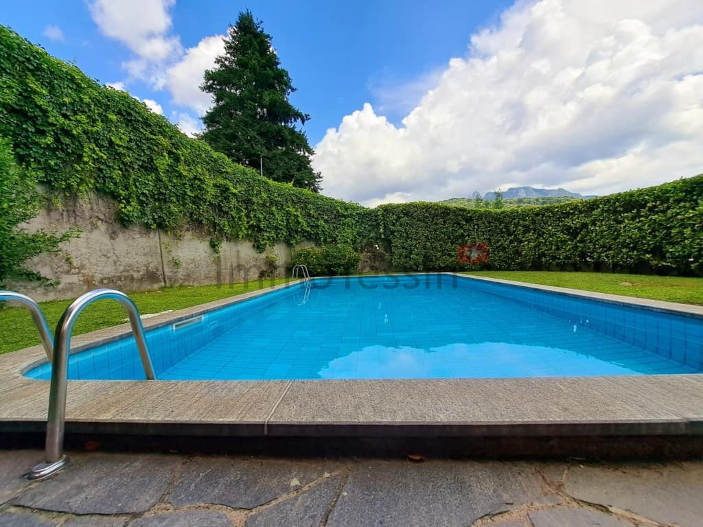 Entspannen-mit-Pool-und-Blick-auf-den-San-Salvatore-1-1024x768.jpg
