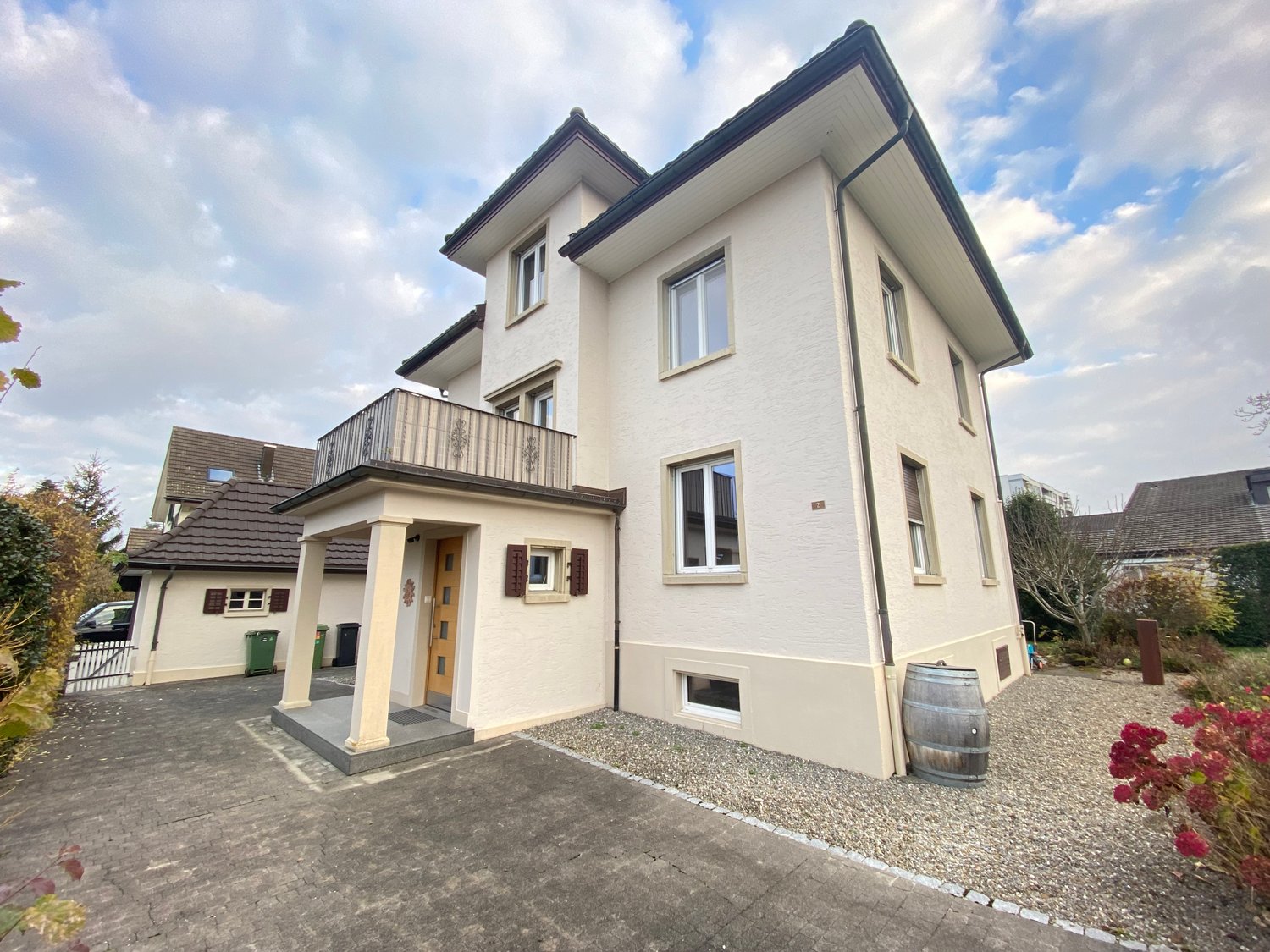Bild Herrschaftliches Einfamilienhaus mit grossem Garten