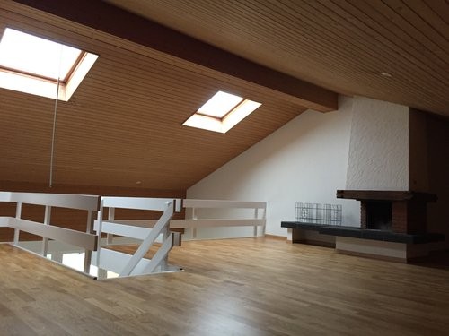 Bild 2.5-Zimmer-Galeriewohnung mit viel Wohnfläche und Cheminée