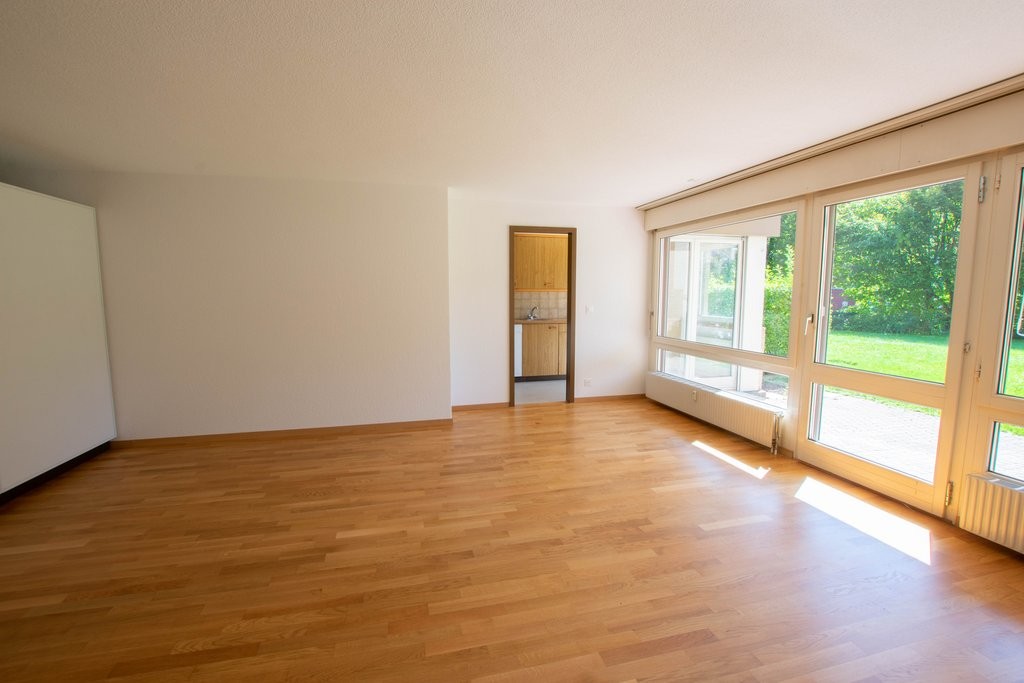 Bild Ländliche 2.5-Zimmer-Erdgeschosswohnung mit 2 Sitzplätzen
