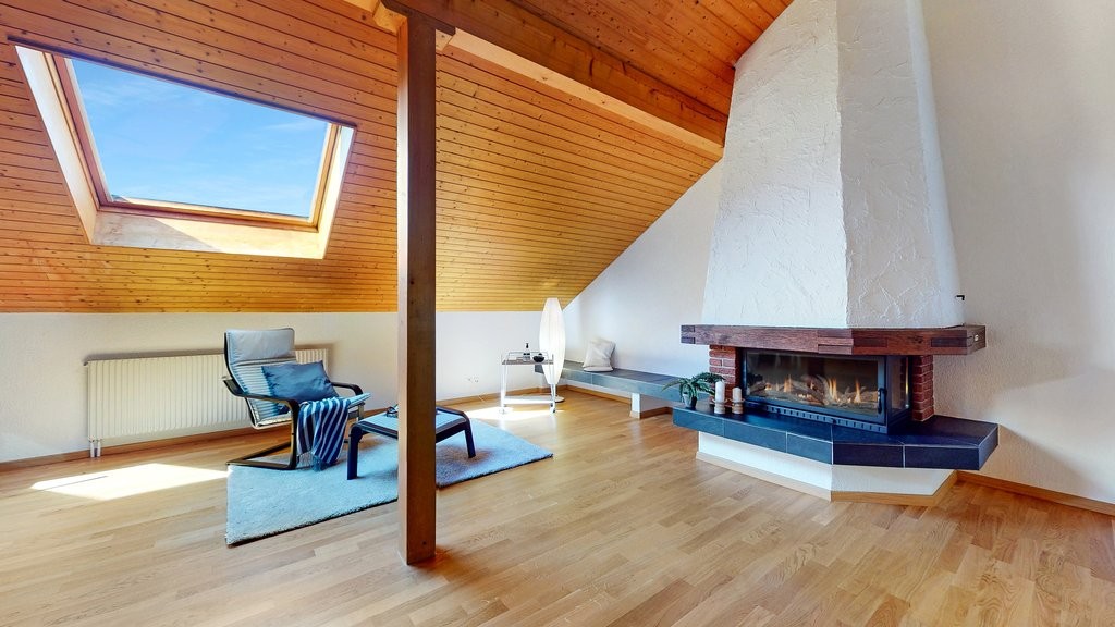 Bild Schöne Galeriewohnung mit Cheminée und Balkon
