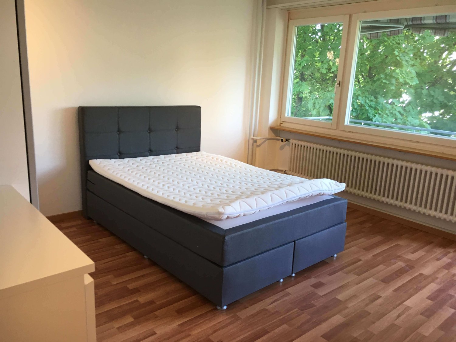 Room: double bed, mattress, window with view to outside