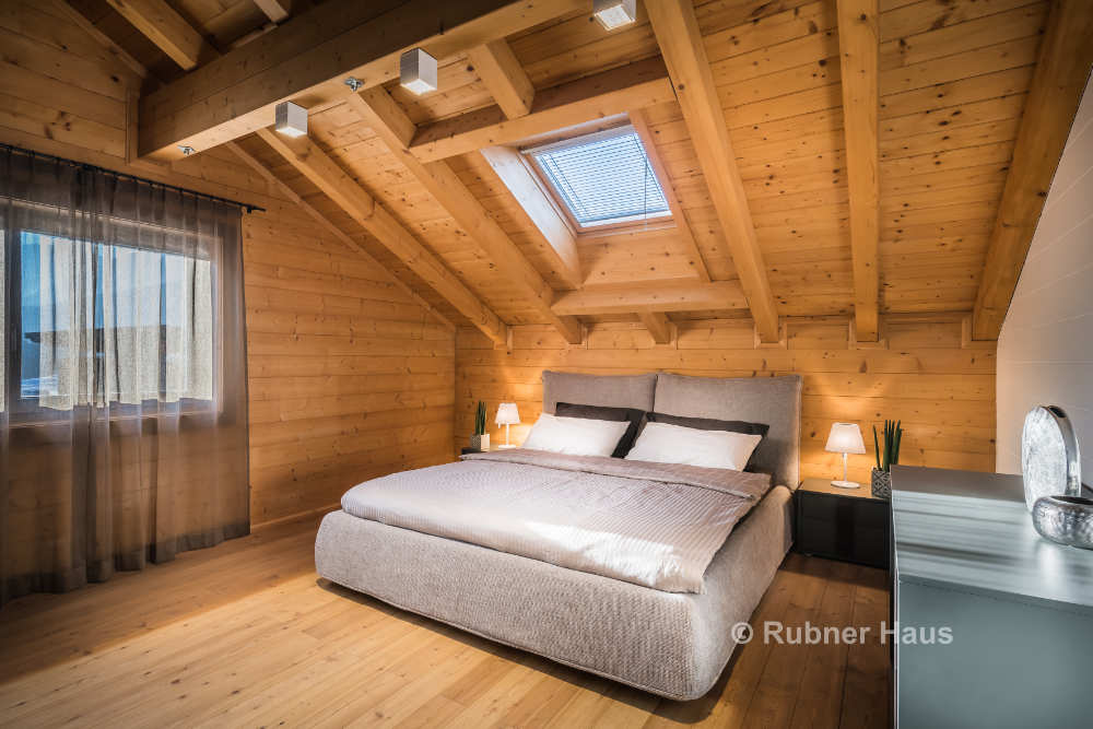 Large wooden bed, 2 nightstands with lamps, large window, wooden walls, sky window, wooden floor